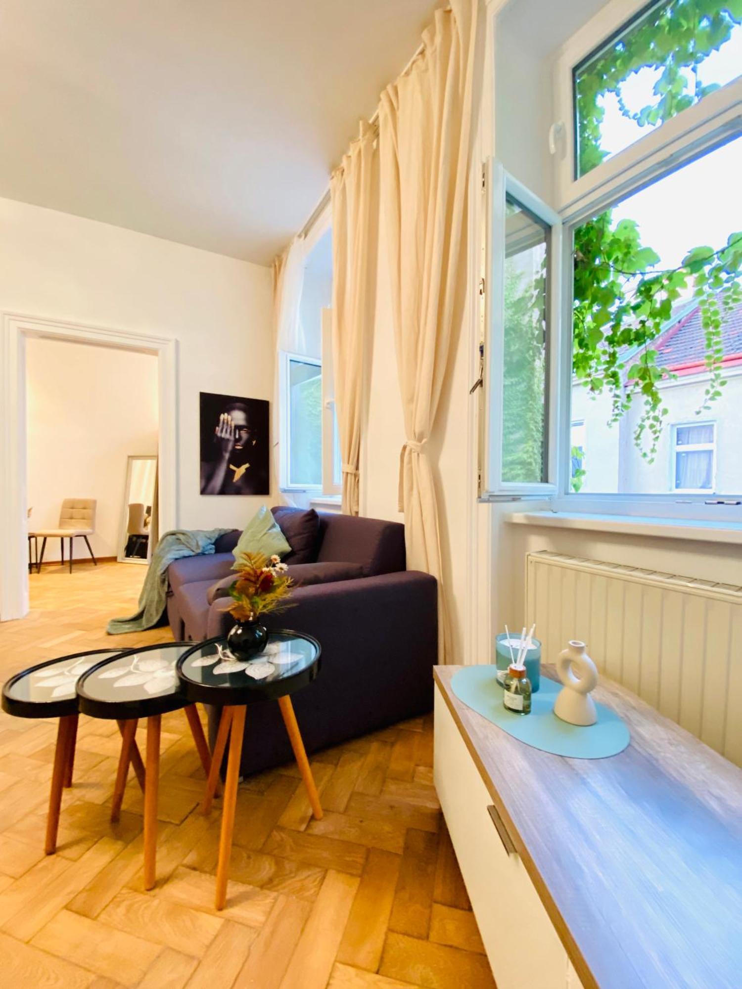Stylish 2br Prime Location By Westbahnhof Apartament Wiedeń